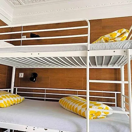 Samps Hostel *